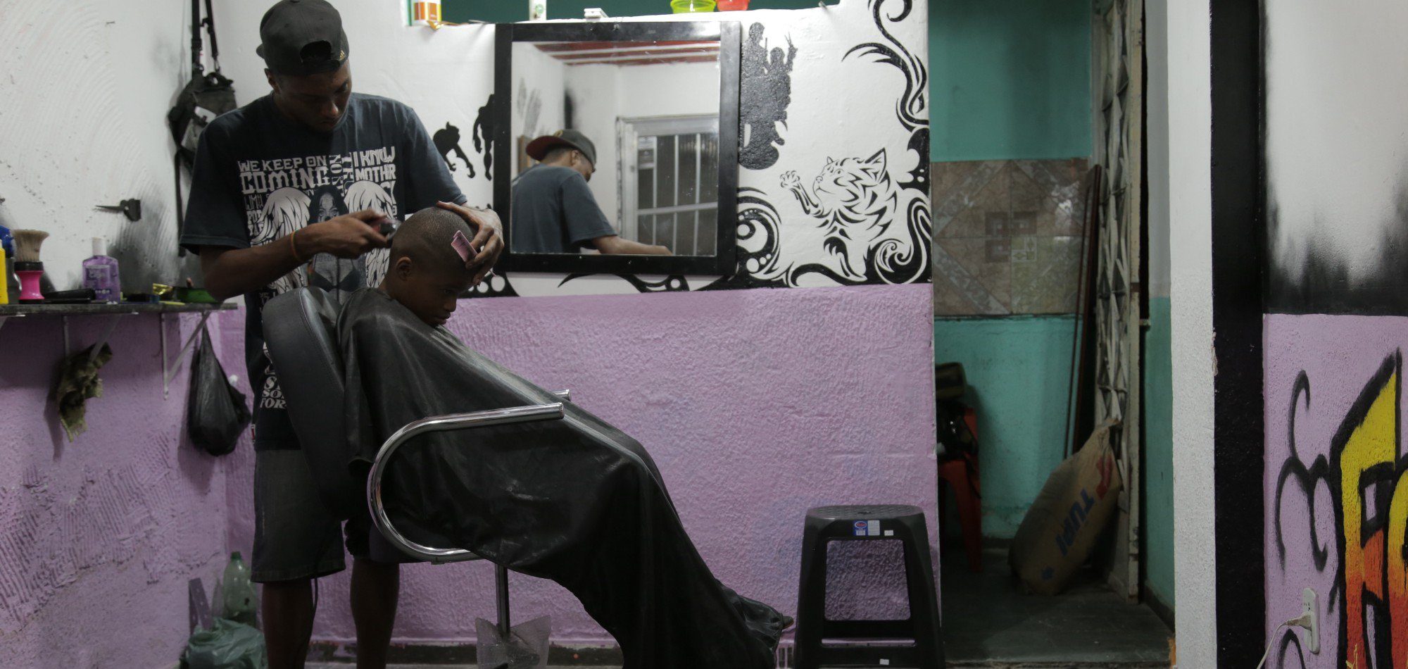 Deixa na régua! O papel das barbearias para a molecada da periferia.